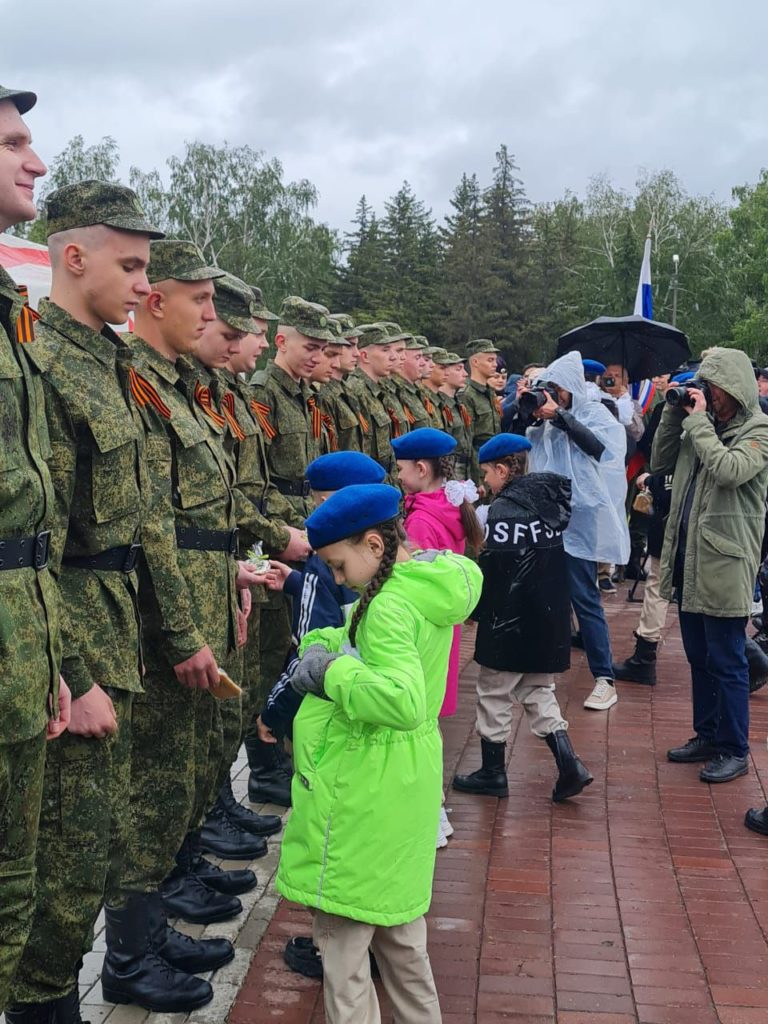 Проводы призывников на службу в Кремлёвский-Президентский полк.