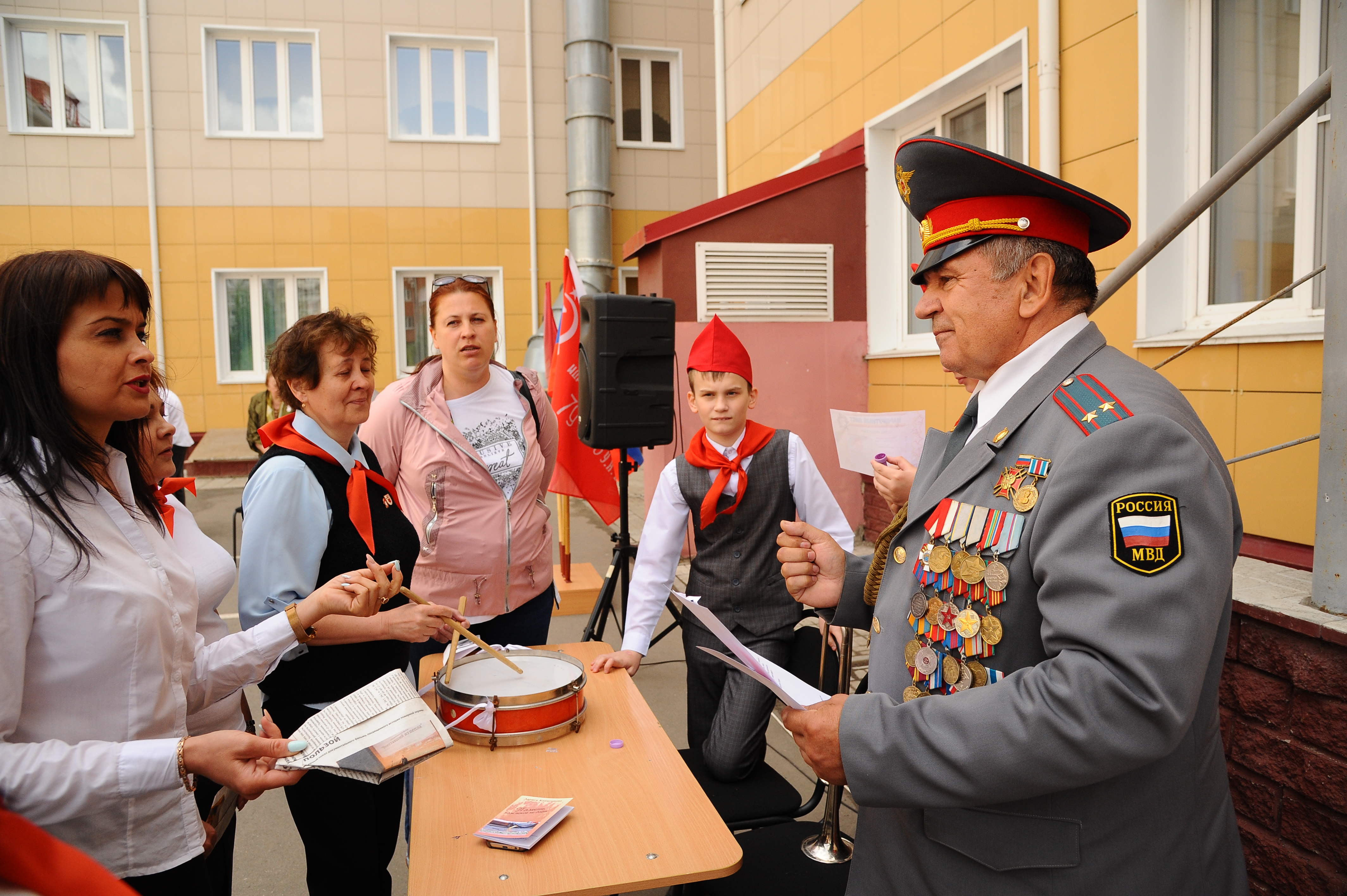 Пионер-значит первый!